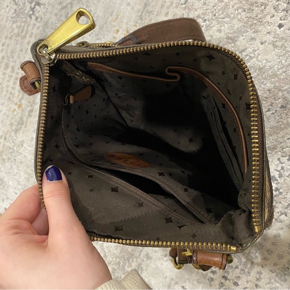 Fossil | "Explorer" Metallic Cross-Body Bag 🤩 - Picture 9 of 11